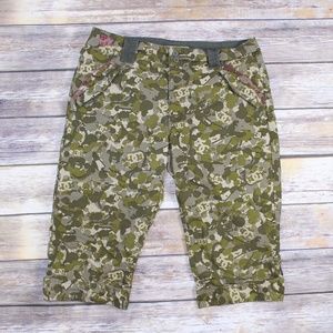 DC Skate Camo Print Capris Size 7